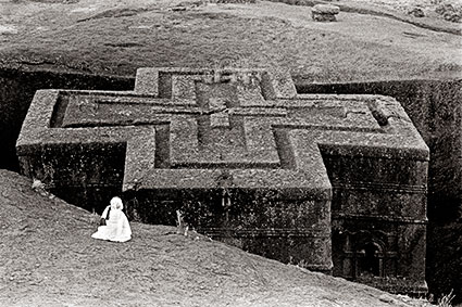 Prayer, Church of St George, Lalibela-Ethiopia (EA-01)
