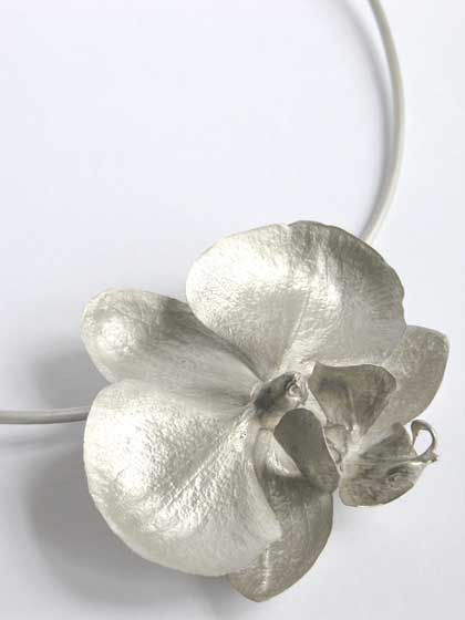 Nic Bladen-phalaenopsis pandant on choker